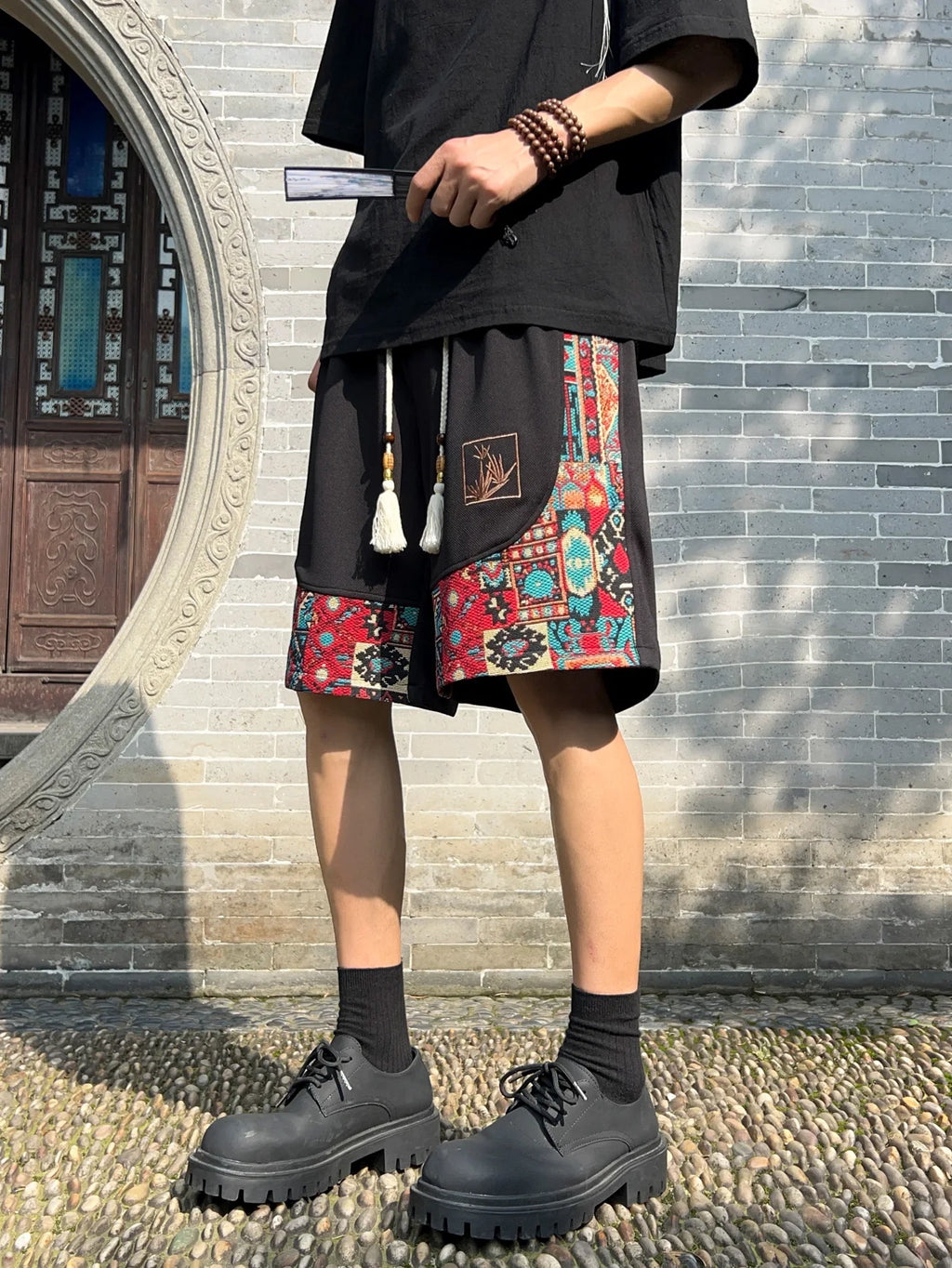 Men's ethnic embroidery pattern shorts with pockets, summer casual drawstring shorts, suitable for outdoor and beach casual wear